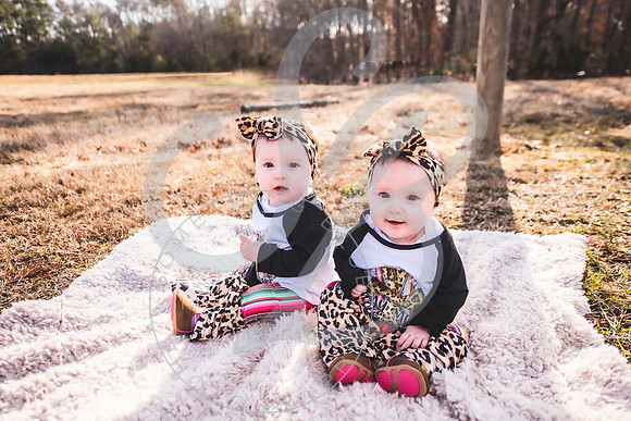 Whitfield Twins - 8 Month_011422_0359