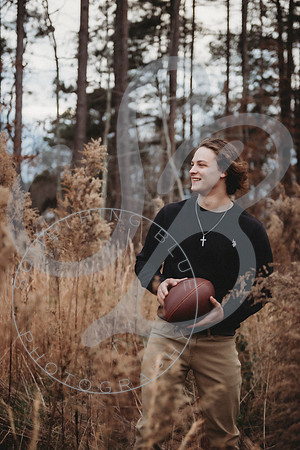 Isaiah - Senior Pics_122122_0074
