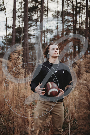 Isaiah - Senior Pics_122122_0072