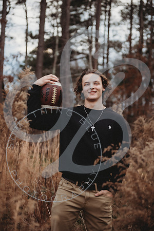 Isaiah - Senior Pics_122122_0086