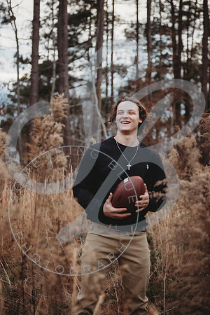 Isaiah - Senior Pics_122122_0079