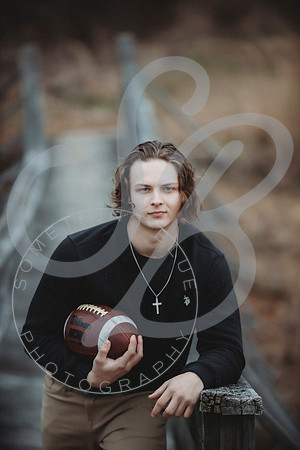 Isaiah - Senior Pics_122122_0185