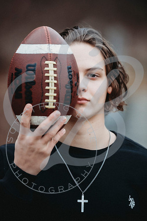Isaiah - Senior Pics_122122_0214