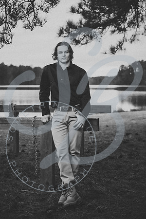 Isaiah - Senior Pics_122122_0220