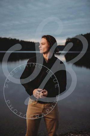 Isaiah - Senior Pics_122122_0272
