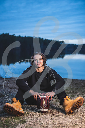 Isaiah - Senior Pics_122122_0374