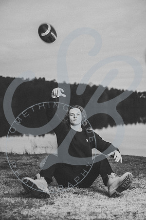 Isaiah - Senior Pics_122122_0392