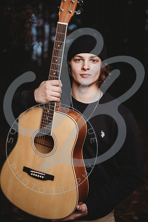 Isaiah - Senior Pics_122122_0044