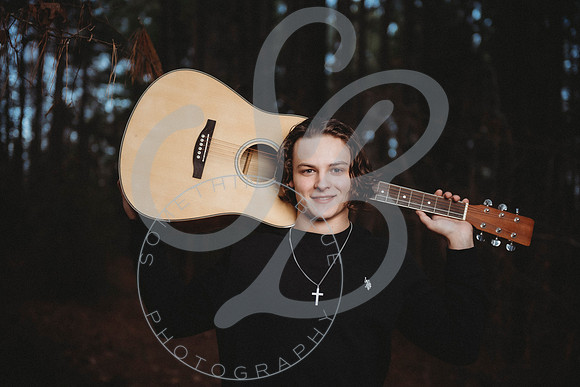 Isaiah - Senior Pics_122122_0024