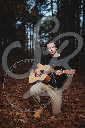 Isaiah - Senior Pics_122122_0031