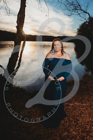 Lindsay - Maternity_112522_0253