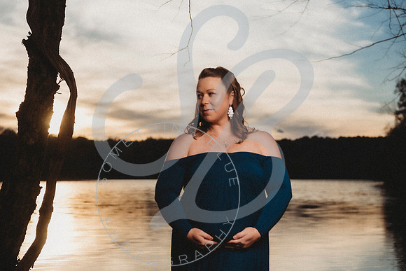 Lindsay - Maternity_112522_0267