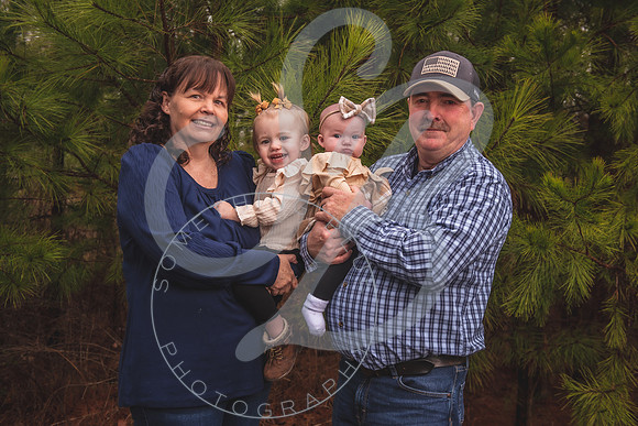 Williamson Extended Family_021124_0144