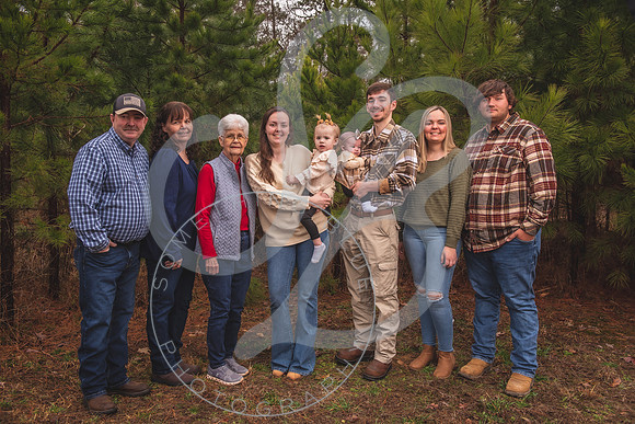 Williamson Extended Family_021124_0228