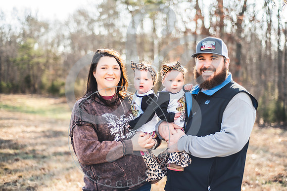 Whitfield Twins - 8 Month_011422_0273