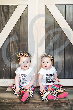 Whitfield Twins - 8 Month_011422_0039