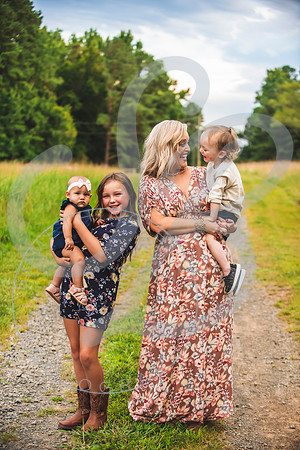 Pam Gillis Family Generational_081422_0434
