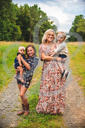 Pam Gillis Family Generational_081422_0449