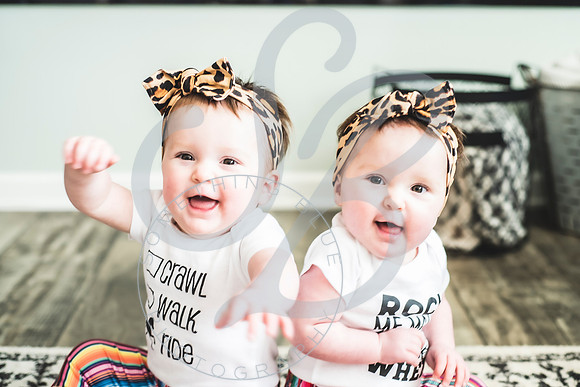 Whitfield Twins - 8 Month_011422_0148
