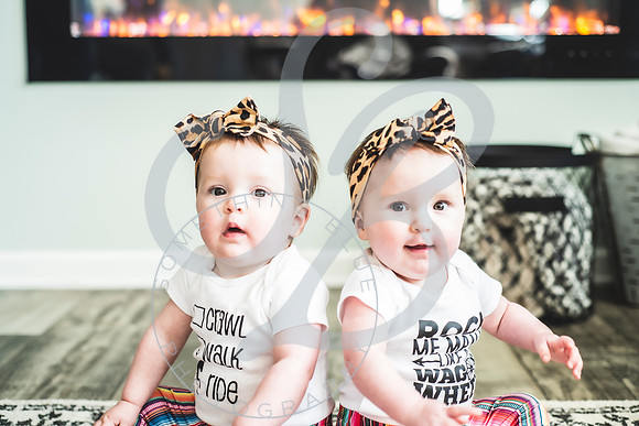Whitfield Twins - 8 Month_011422_0156