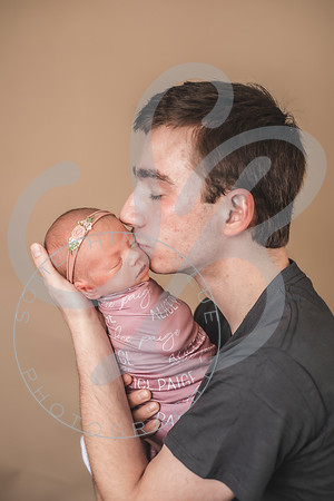 Alice - Newborn_030822_0105