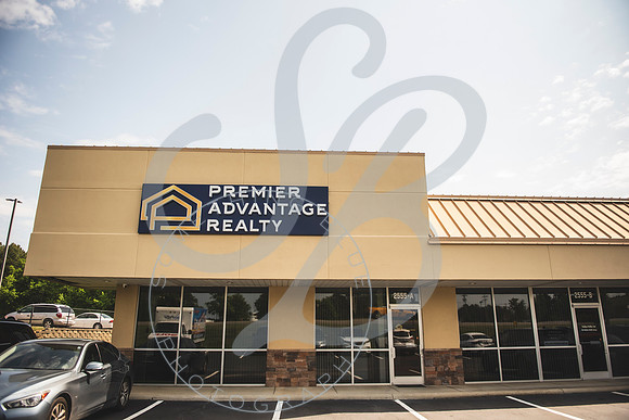 Grand Opening Premier Advantage Realty_050824_0083