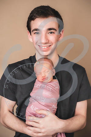 Alice - Newborn_030822_0116